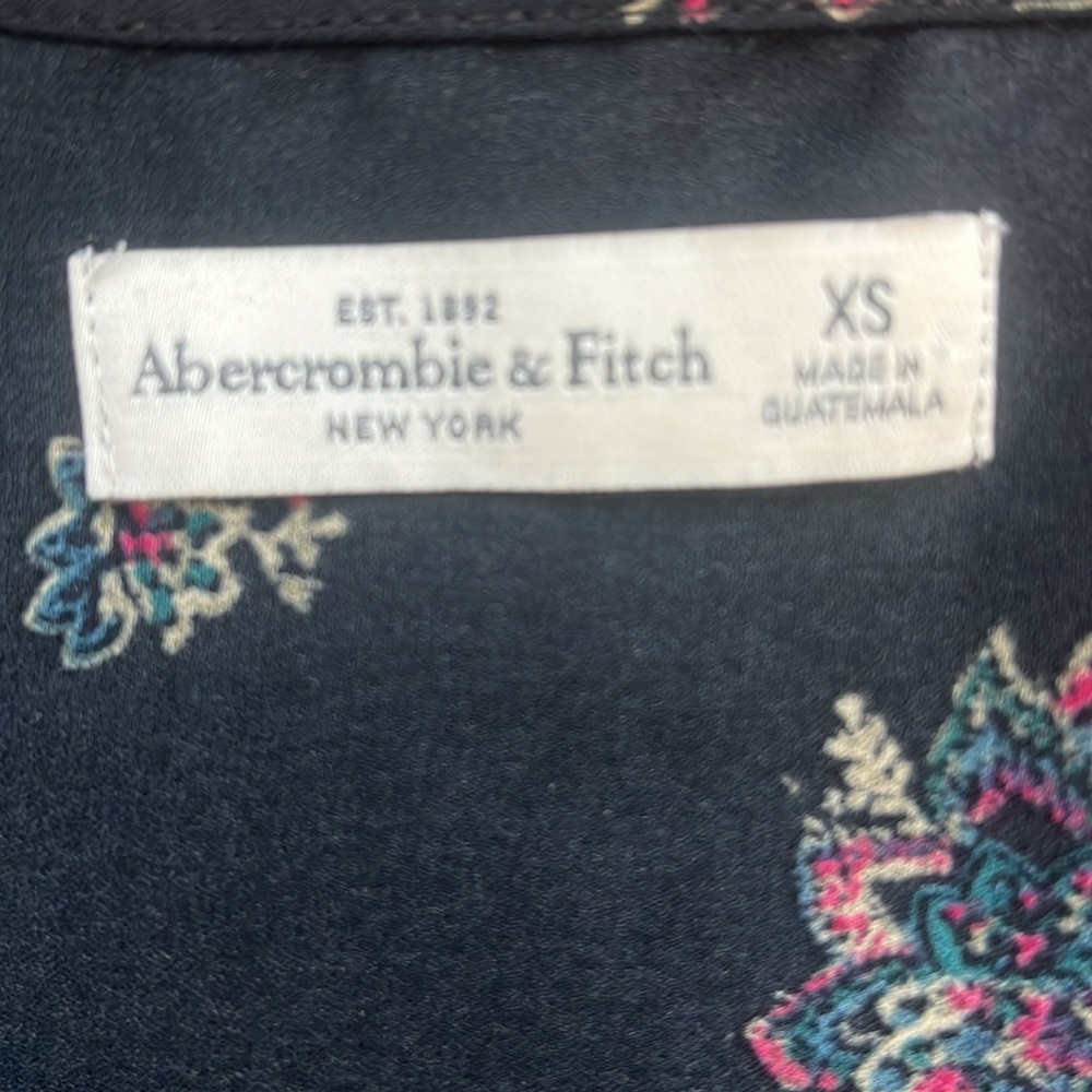 Abercrombie and Fitch Floral Black Sheer Women's Blouse Size XS - Picture 3 of 3